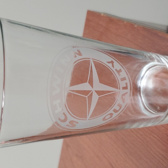 Water bottle - Picture 2 of 3